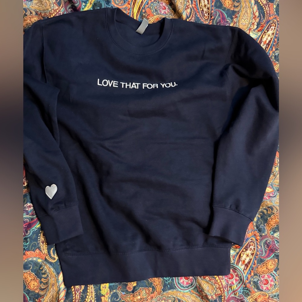 Love that crewneck - Picture 2 of 8